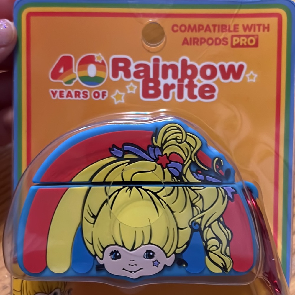 Rainbow Brite Wireless Earbuds Case NEW - Picture 3 of 3
